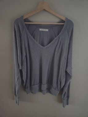 WE THE FREE by Free People Santa Clara Thermal Long Sleeve V Neck Top XS Gray